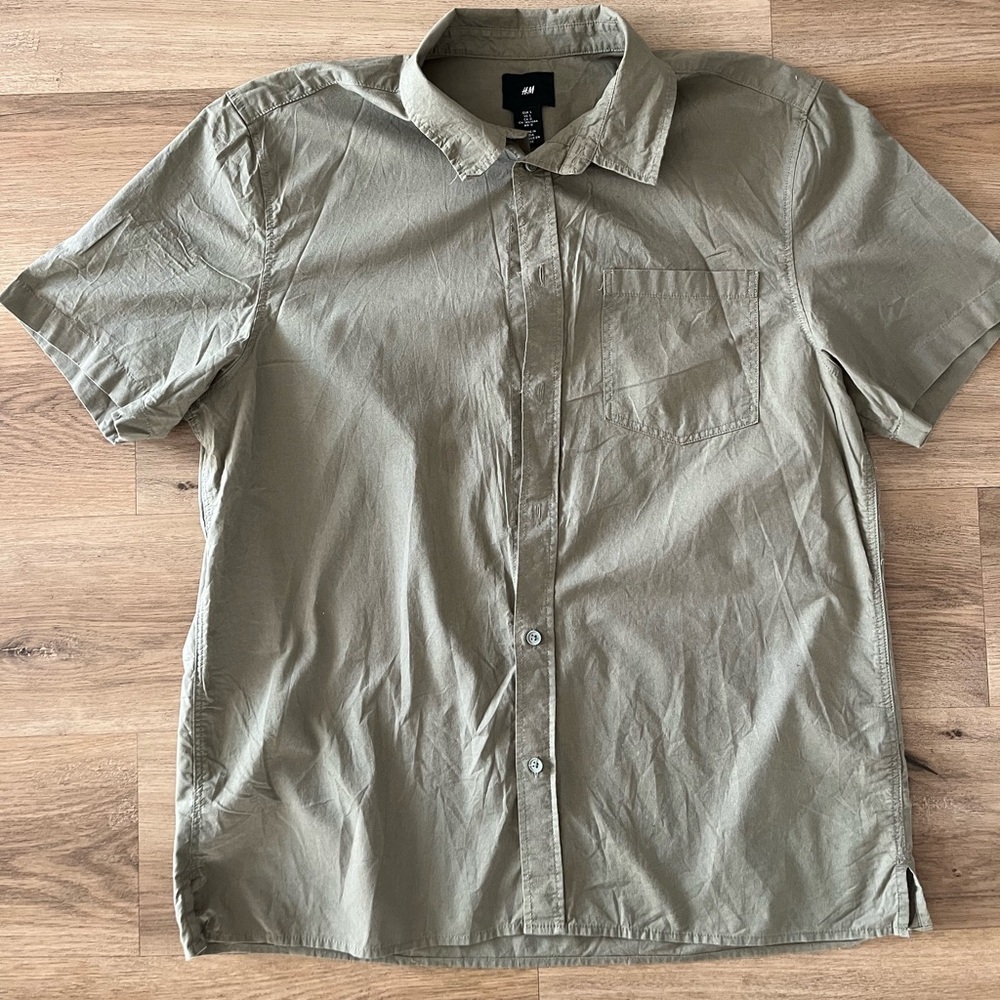 H&M Men’s Short Sleeve Button Down Shirt